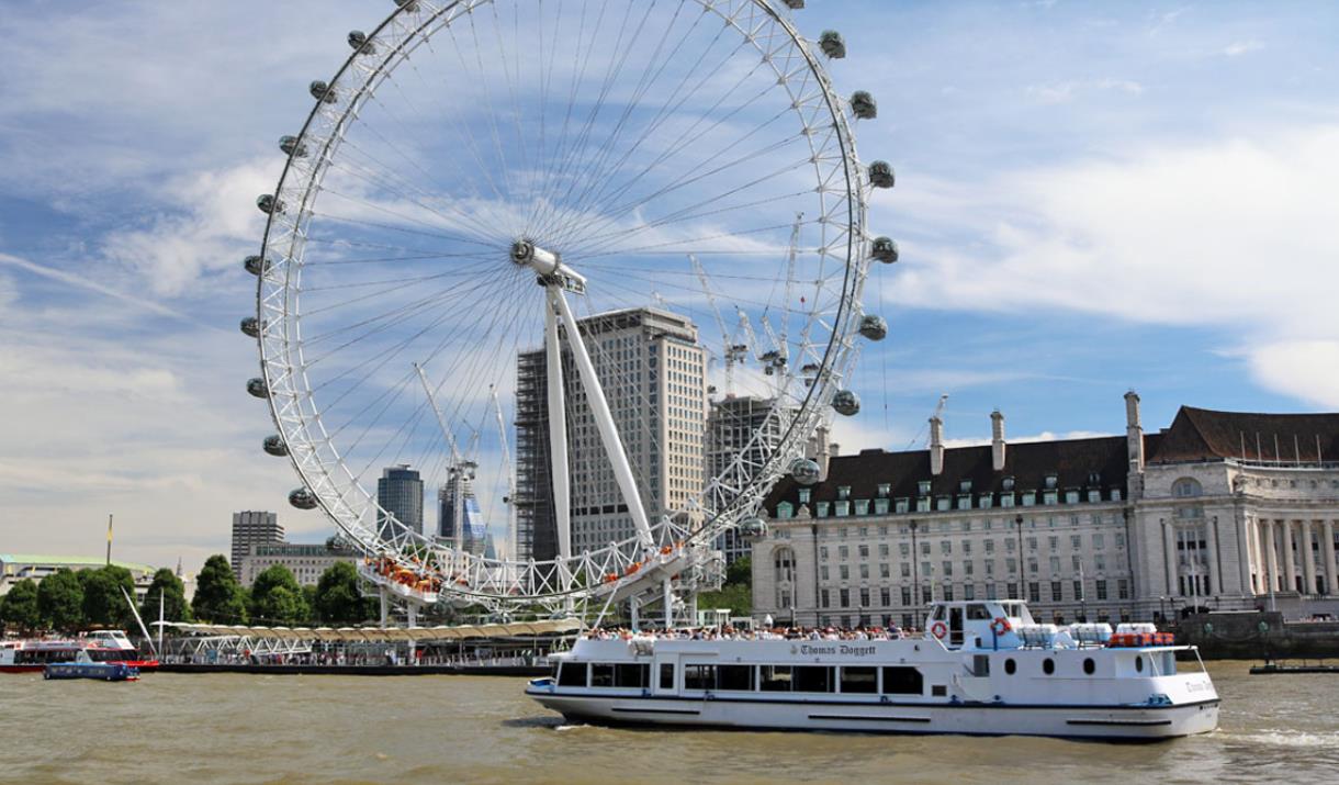 A Viscount Cruises boat sailing past the London Eye. A Viscount Cruises boat sailing past the London Eye.