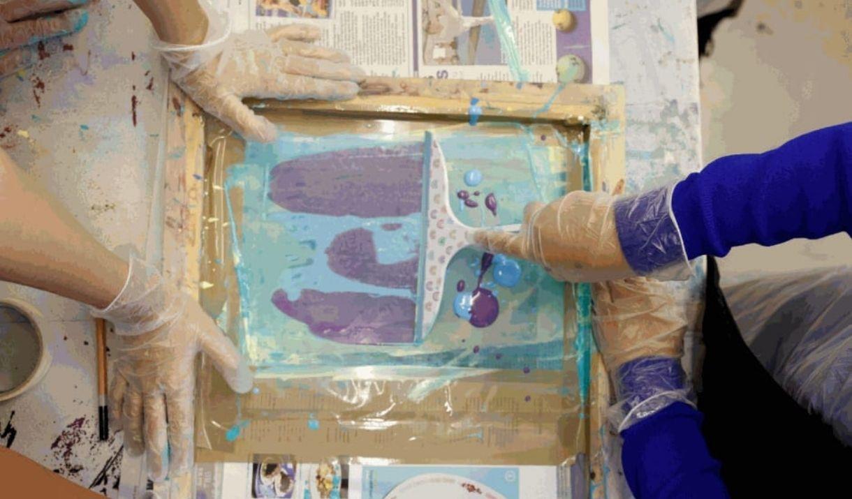 Children can discover the world of printmaking in free drop-off sessions with expert art educator, Izzy Yon.