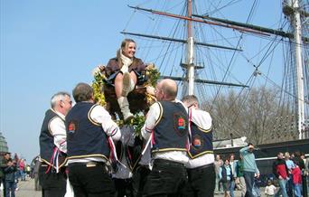 Launching the 2022 dancing season with the traditional "Easter Lifting" event around maritime Greenwich